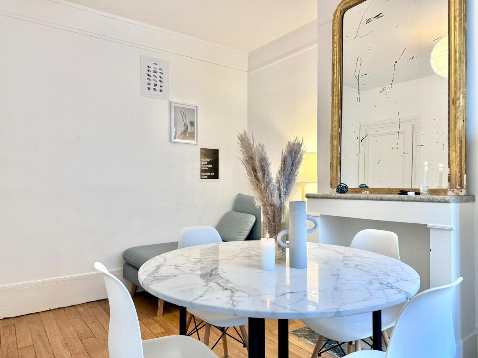 2 Pieces Lumineux Au Calme - Au Coeur Du 17eme - Les Freres De La Loc' Appartement